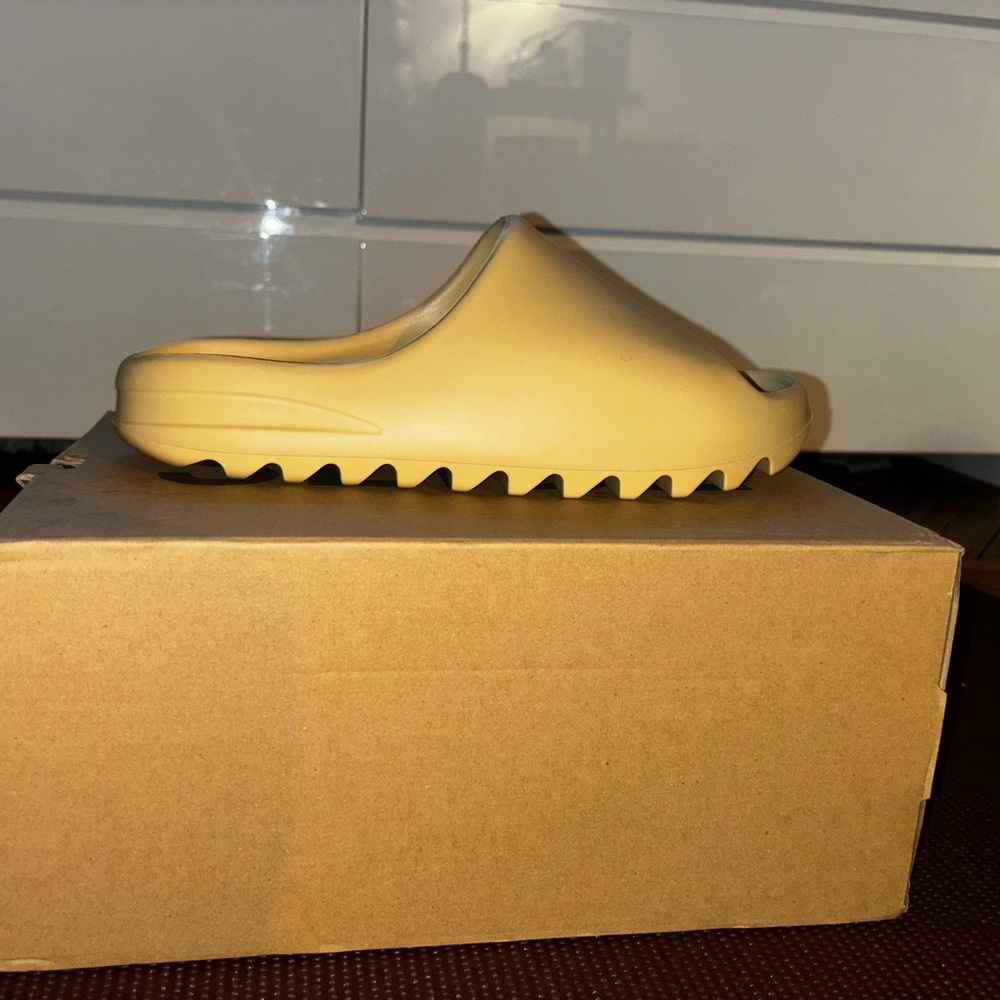 Adidas Yeezy slide size 10 ‘pure’